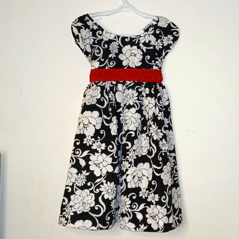Jillians Closet girls floral black & White print with a red belt dress | Size 4T
